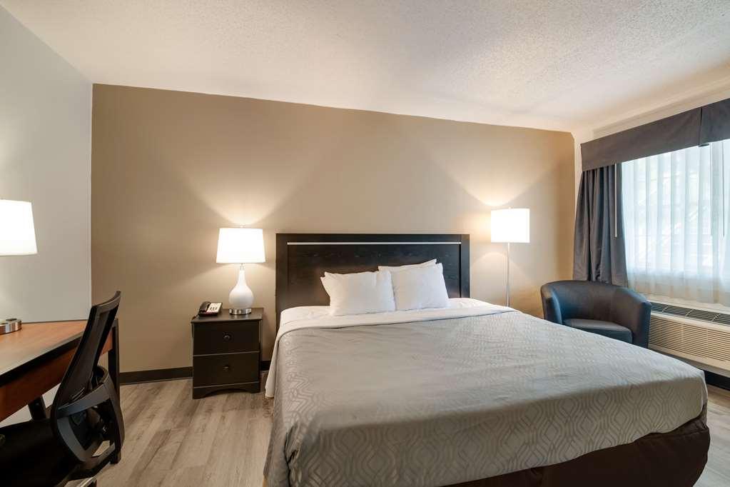 Econo Lodge Auburn Room photo